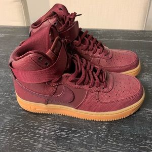 Brand new nike Air Force sneaks (maroon)